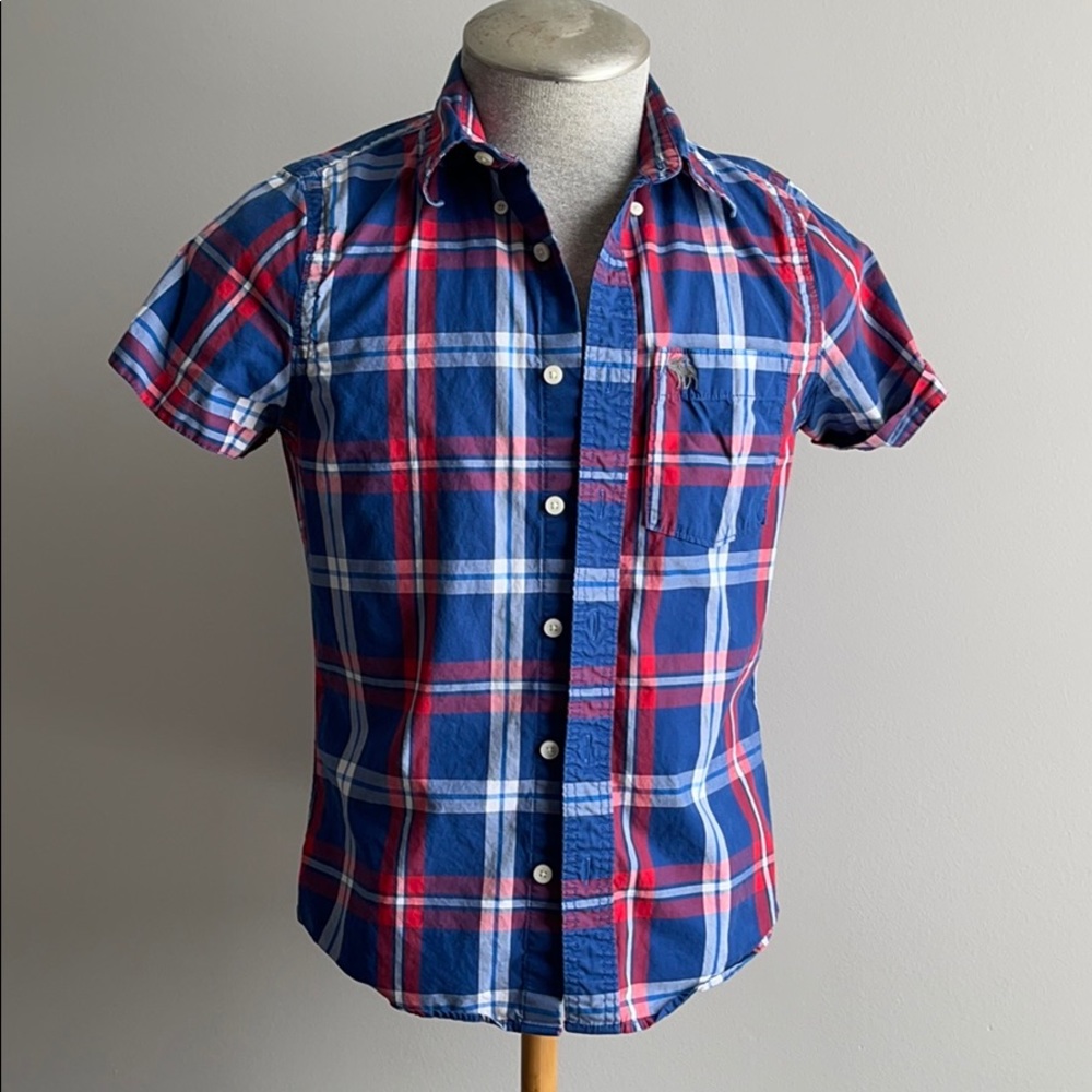 Men’s Abercrombie & Fitch button down tee